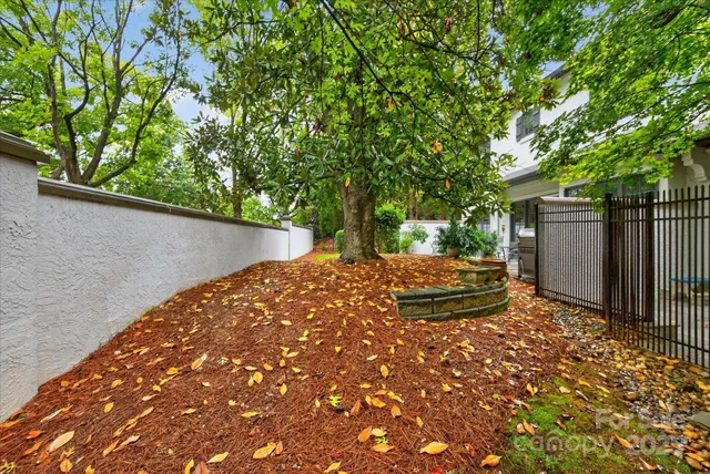 $725,000 | 310 Wendover Heights Circle, Charlotte, NC 28211