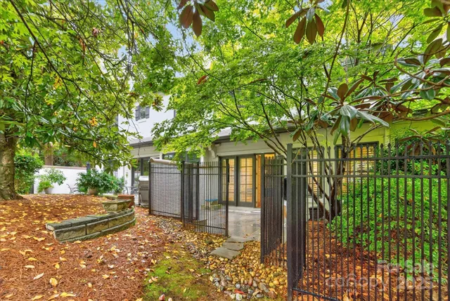 $725,000 | 310 Wendover Heights Circle, Charlotte, NC 28211