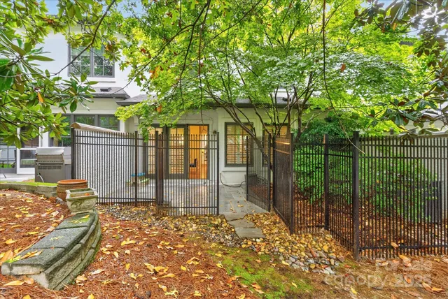 $725,000 | 310 Wendover Heights Circle, Charlotte, NC 28211