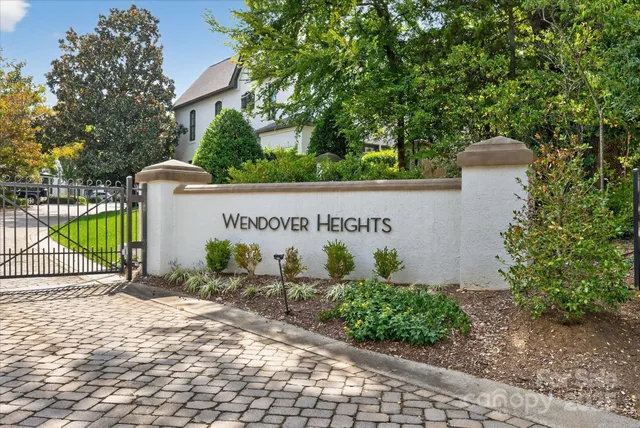$725,000 | 310 Wendover Heights Circle, Charlotte, NC 28211