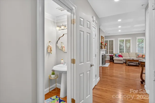 $725,000 | 310 Wendover Heights Circle, Charlotte, NC 28211