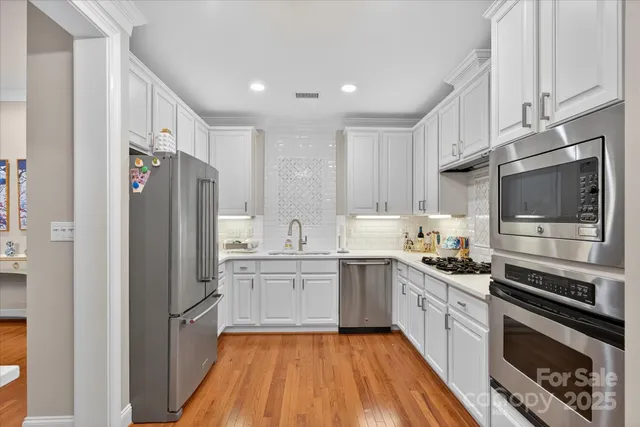 $725,000 | 310 Wendover Heights Circle, Charlotte, NC 28211