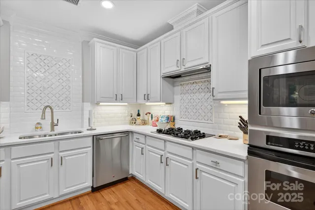 $725,000 | 310 Wendover Heights Circle, Charlotte, NC 28211