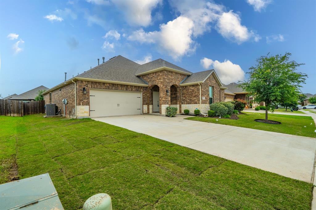 2808 Grizzly Road Aubrey, TX 76227 - Photo 3 of 25
