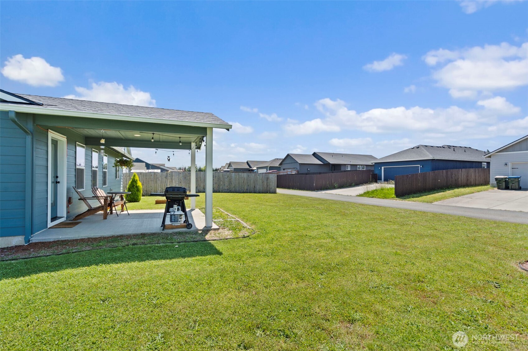 401 Cardinal Avenue Winlock, WA 98596 - Photo 29 of 39 a swimming pool with outdoor seating and yard