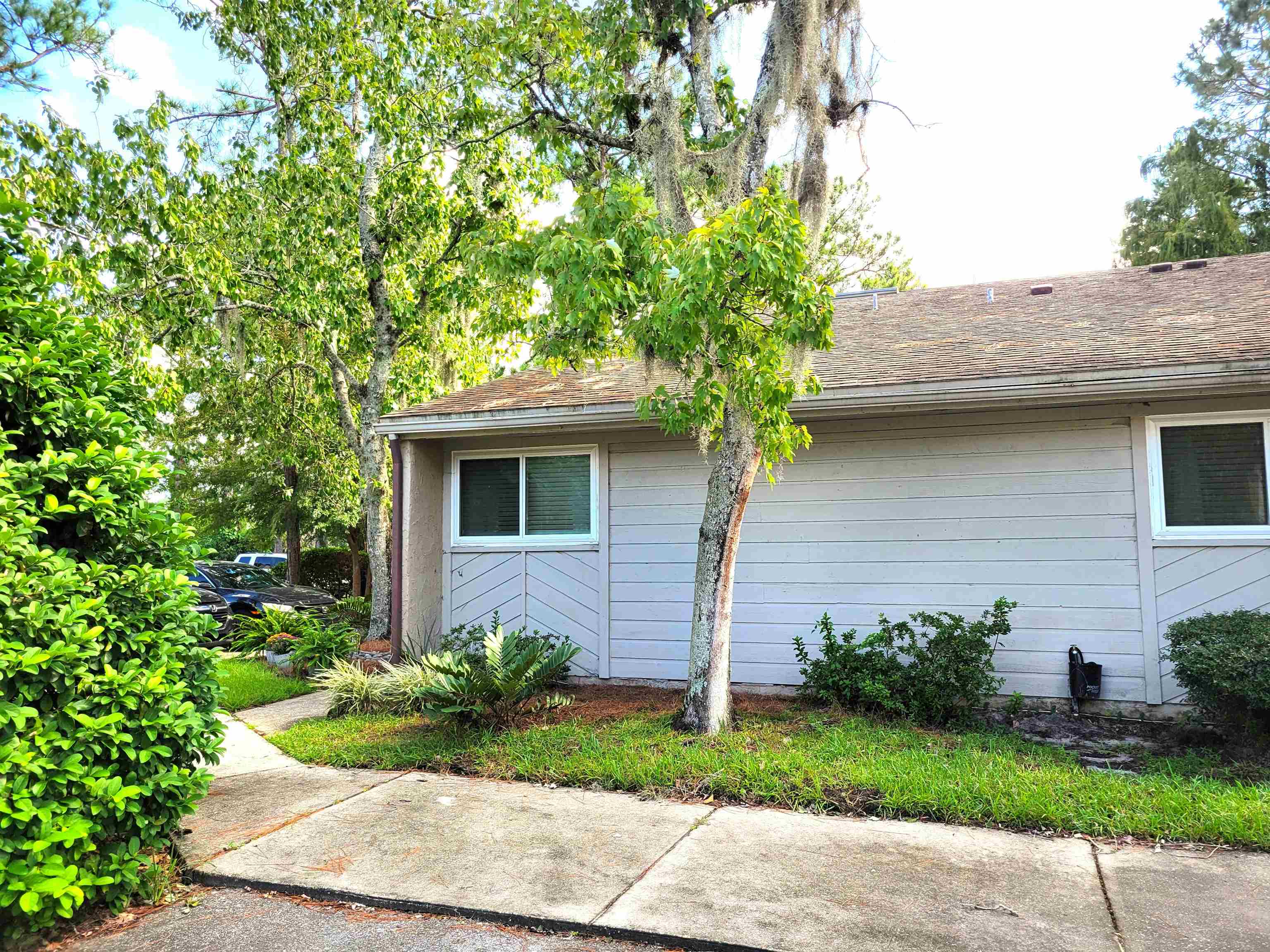 3801 Crown Point Road, Unit 3053 Jacksonville, FL 32257 - Photo 7 of 27 a house that has a tree in front of the house