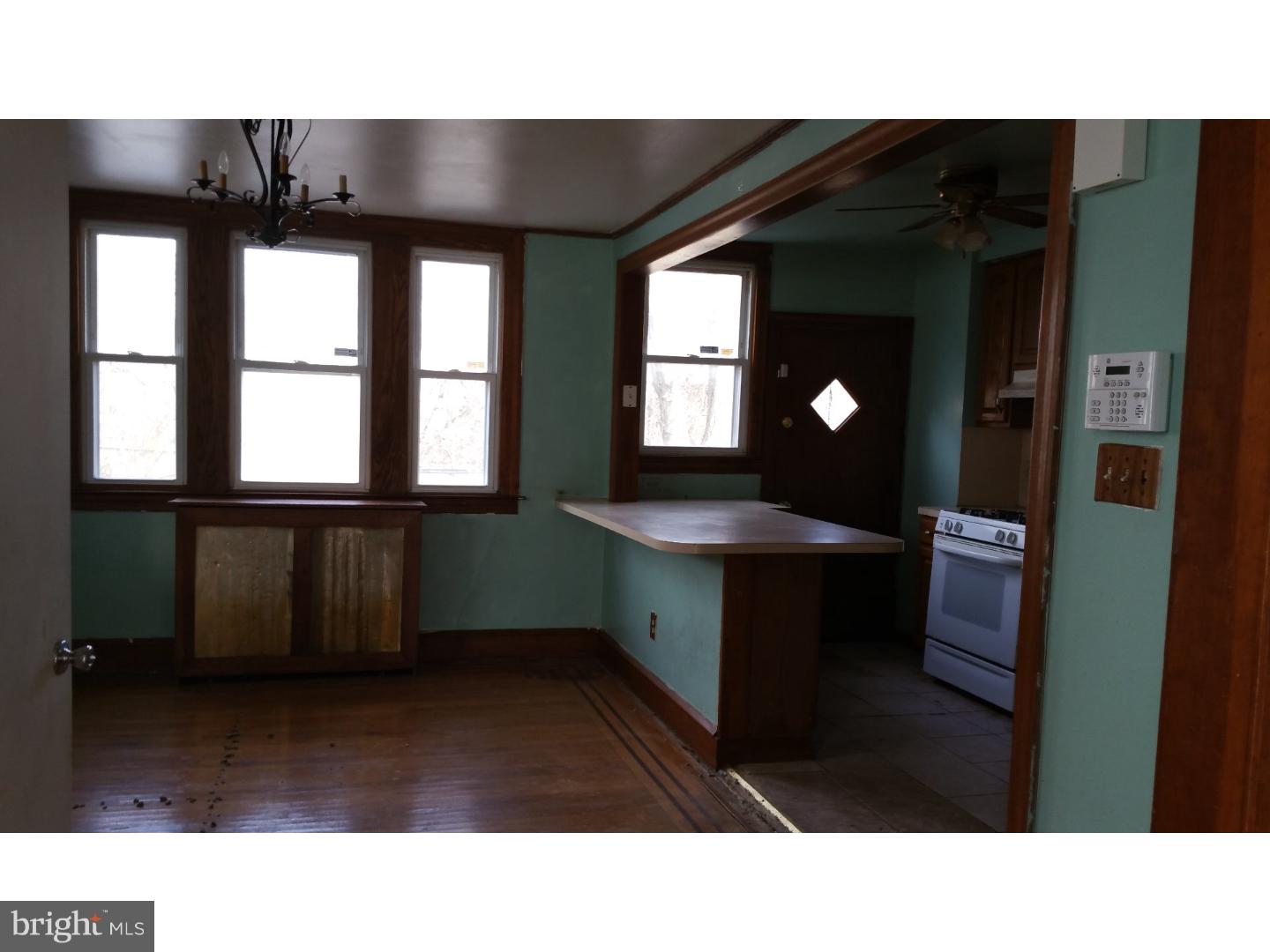 7523 Parkview Road Upper Darby, PA 19082 - Photo 3 of 17