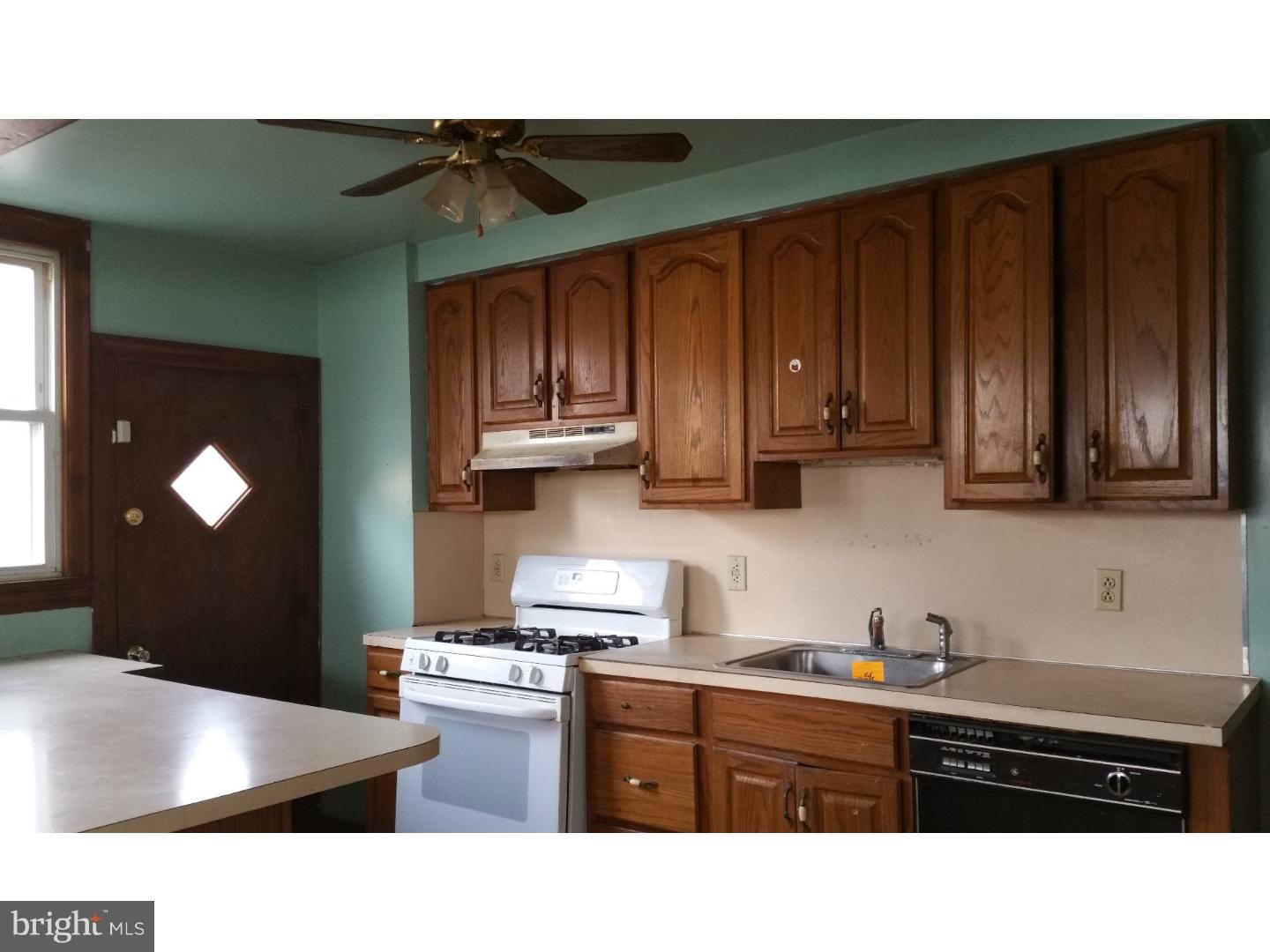 7523 Parkview Road Upper Darby, PA 19082 - Photo 6 of 17