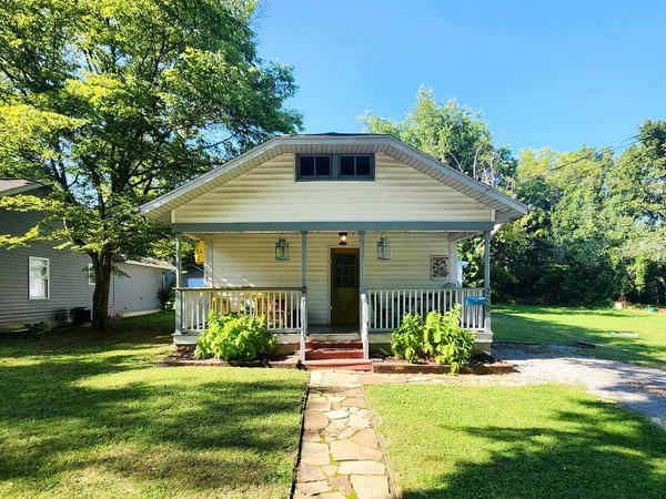 $135,000 | 208 East Oak Street, Carbondale, IL 62901