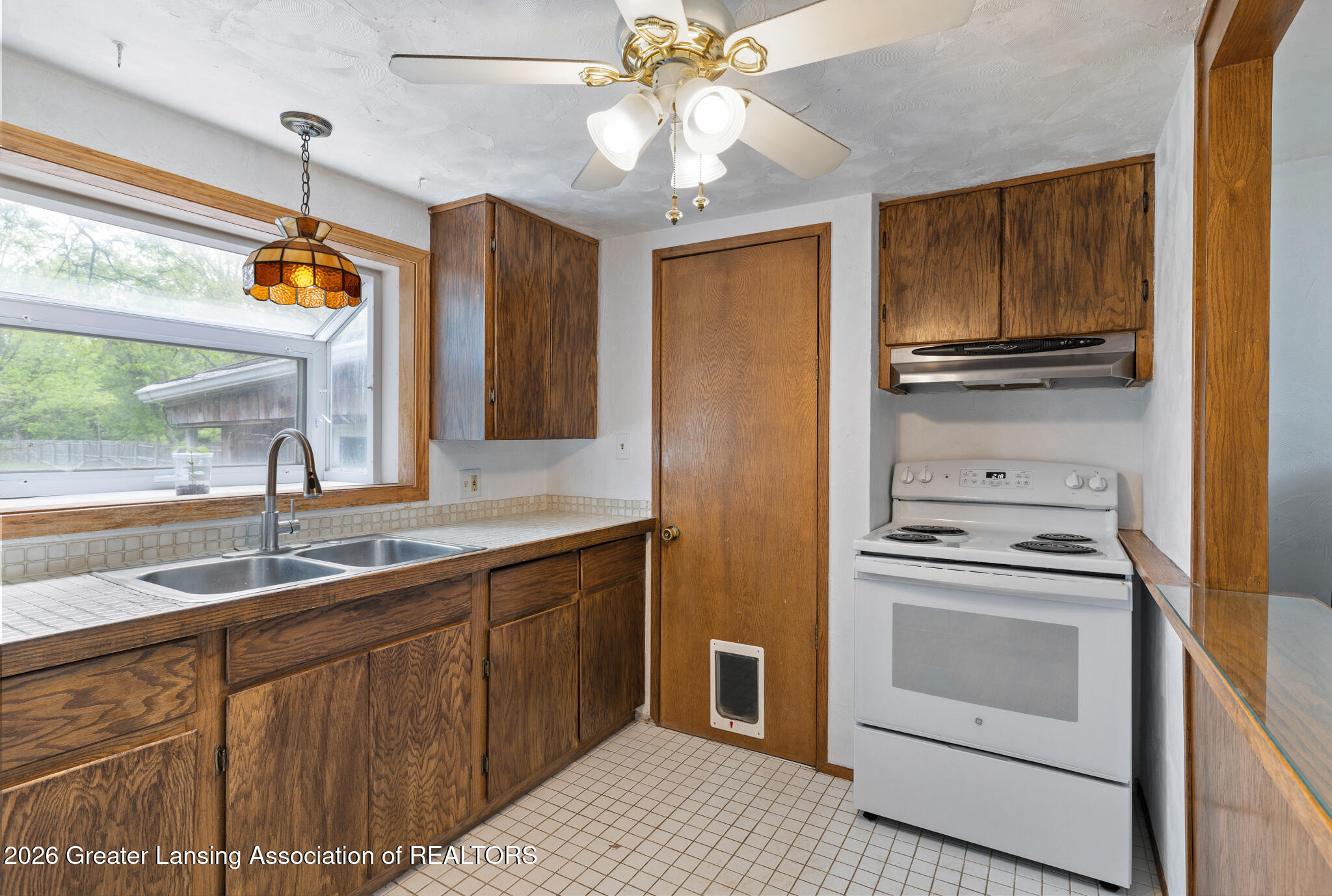 2169 Haslett Road East Lansing, MI 48823 - Photo 6 of 29 1-17