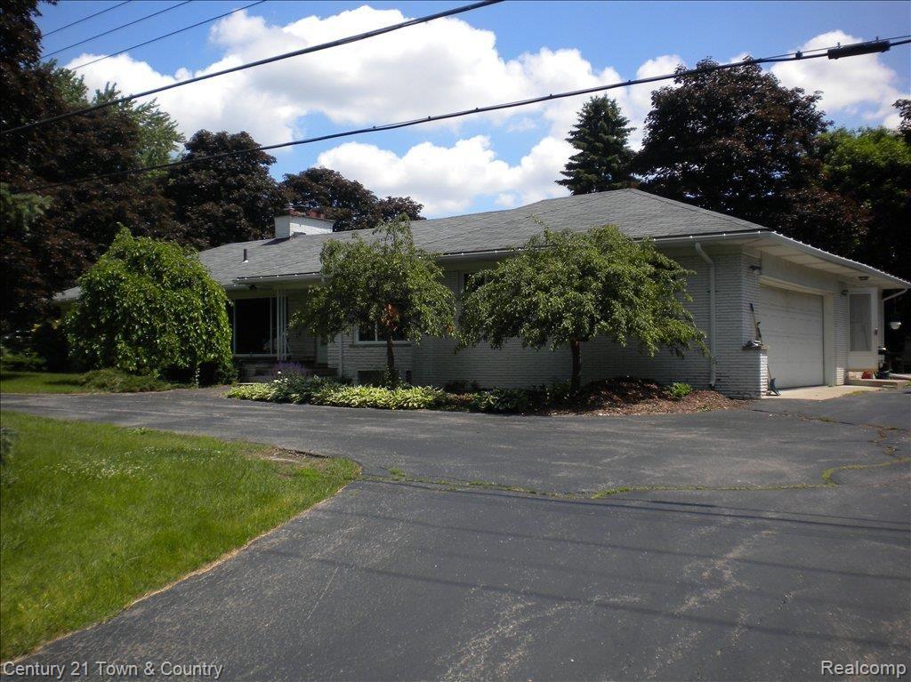 4425 Squirrel Road Bloomfield Hills, MI 48304 - Photo 1 of 23 front of home