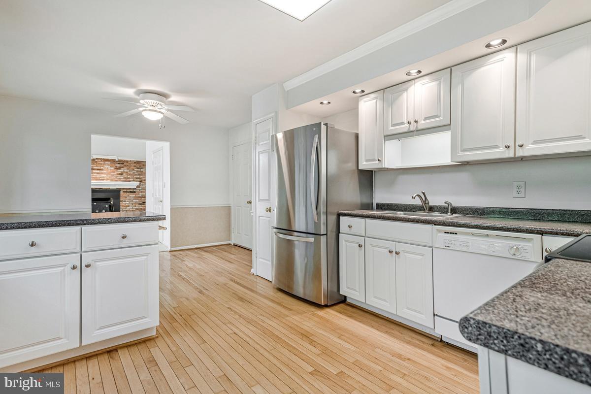 3411 Holland Cliffs Road Huntingtown, MD 20639 - Photo 19 of 43 kitchen