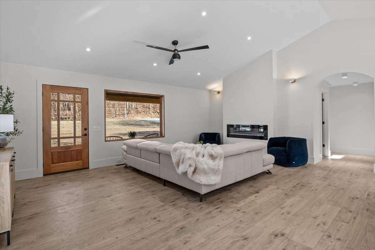 1609 Sycamore Landing Road Waverly, TN 37185 - Photo 9 of 47