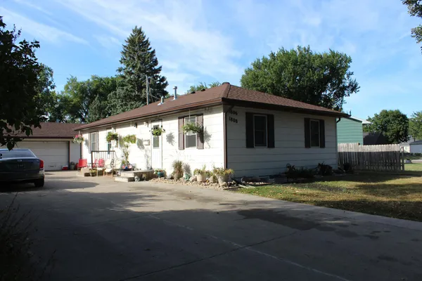 $250,000 | 1806-1808 8th Avenue South, Fargo, ND 58103