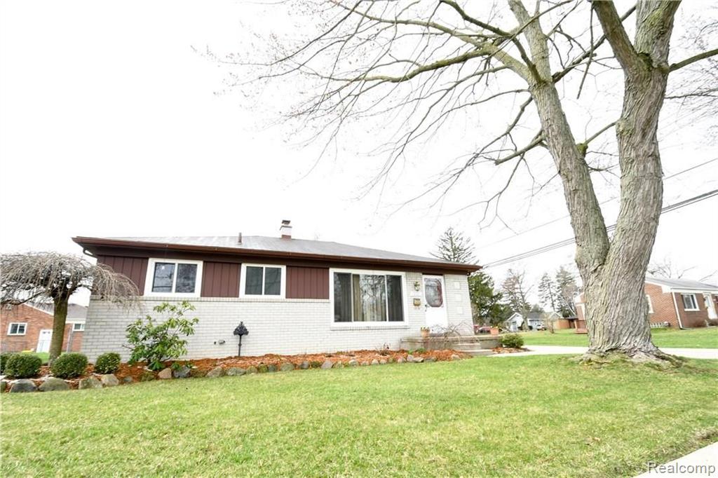 1221 Massoit Road Clawson, MI 48017 - Photo 2 of 20