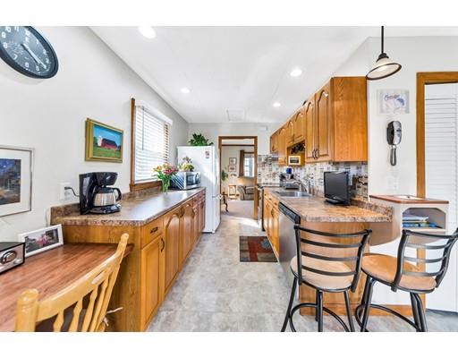 39 McCarthy Avenue Chicopee, MA 01020 - Photo 8 of 27