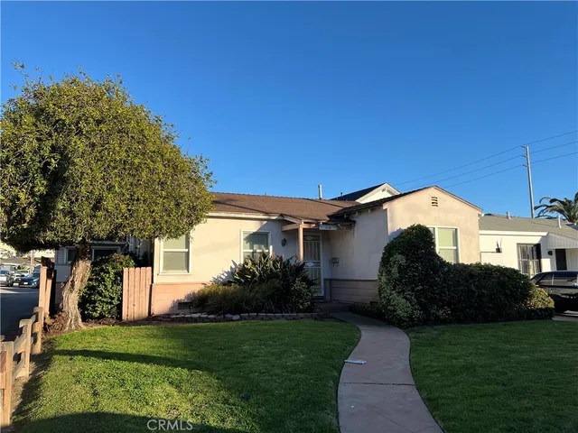 $1,799,999 | 110 Alabama Street, Huntington Beach, CA 92648