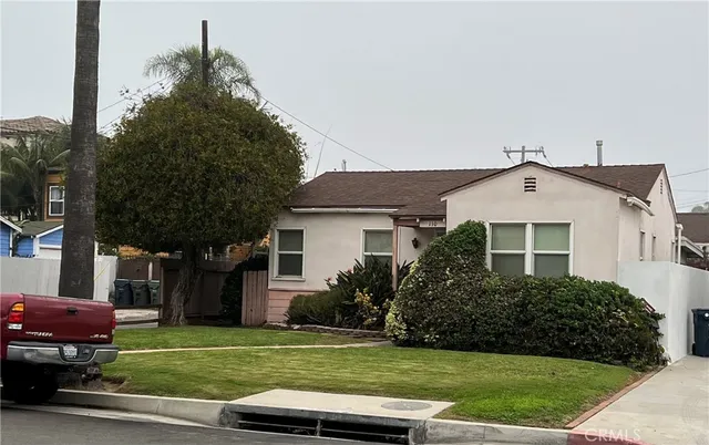 $1,799,999 | 110 Alabama Street, Huntington Beach, CA 92648