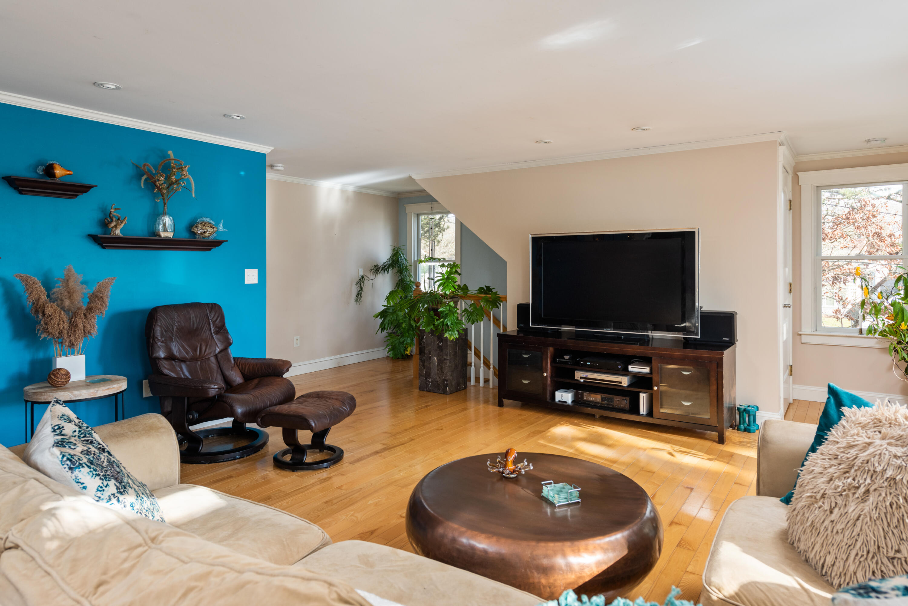 322 Pleasant Street Chatham, MA 02659 - Photo 14 of 39 a living room with furniture and a flat screen tv