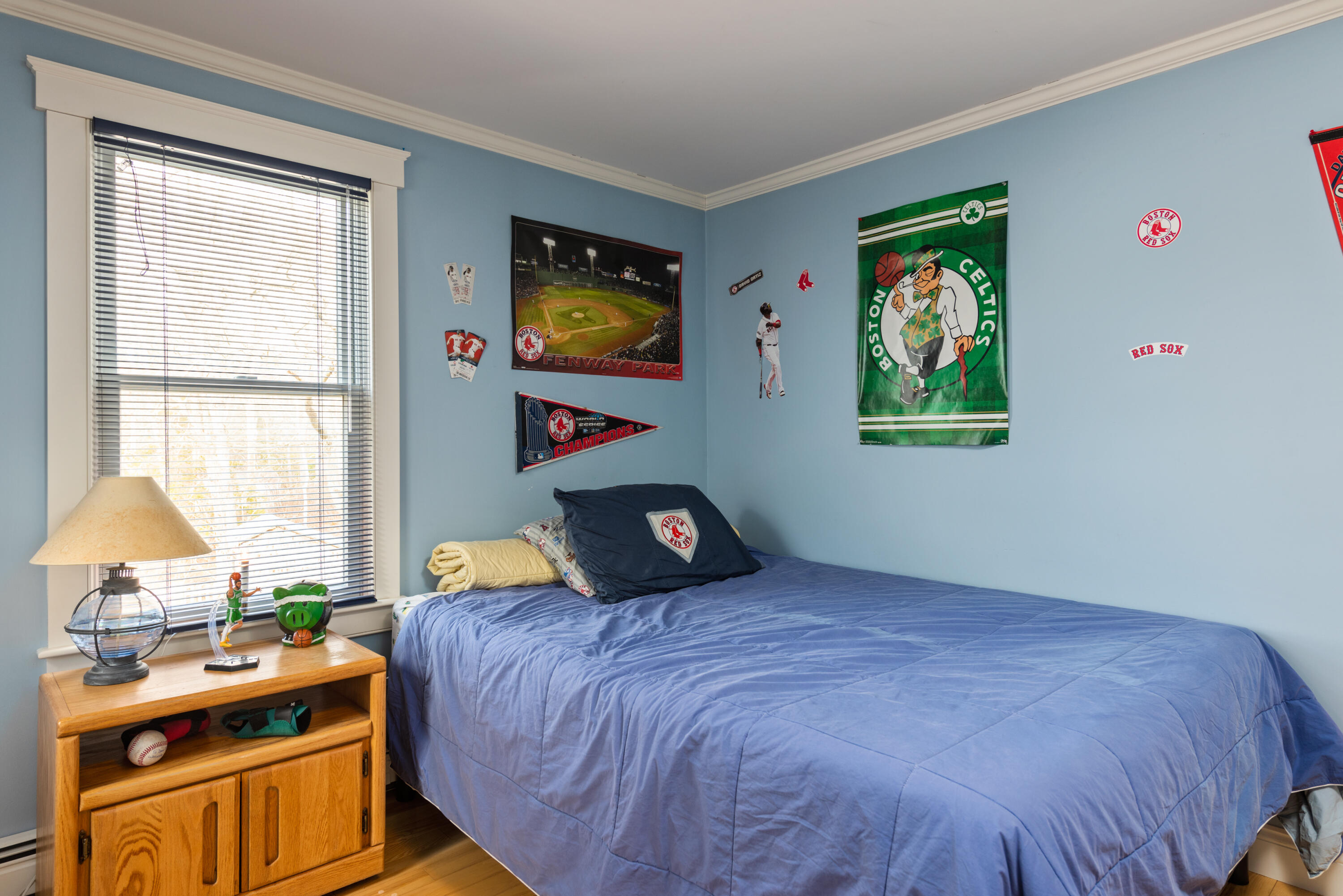 322 Pleasant Street Chatham, MA 02659 - Photo 21 of 39 a bedroom with a bed and a window