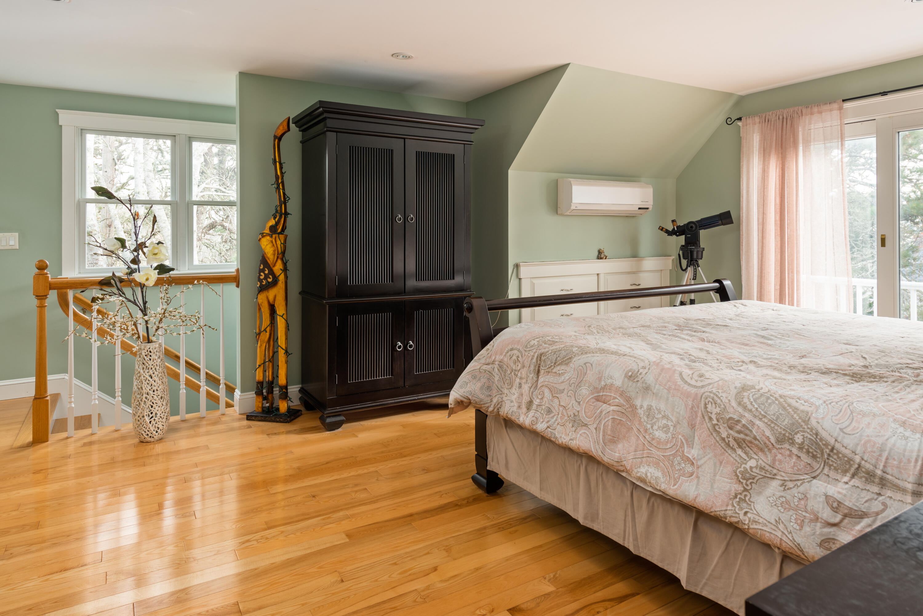 322 Pleasant Street Chatham, MA 02659 - Photo 25 of 39 a bed room with a bed and a window