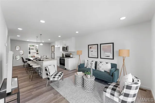 $249,900 | 116 Canal Cottage Alley, St. Charles, MO 63301