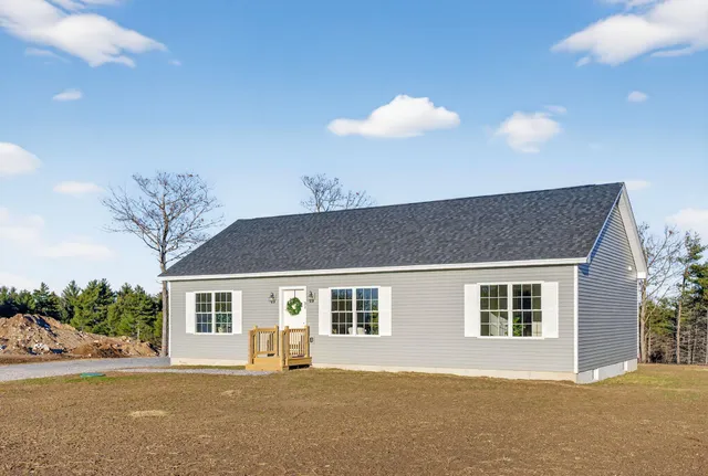 $475,000 | 31 Hunters Haven, Standish, ME 04085