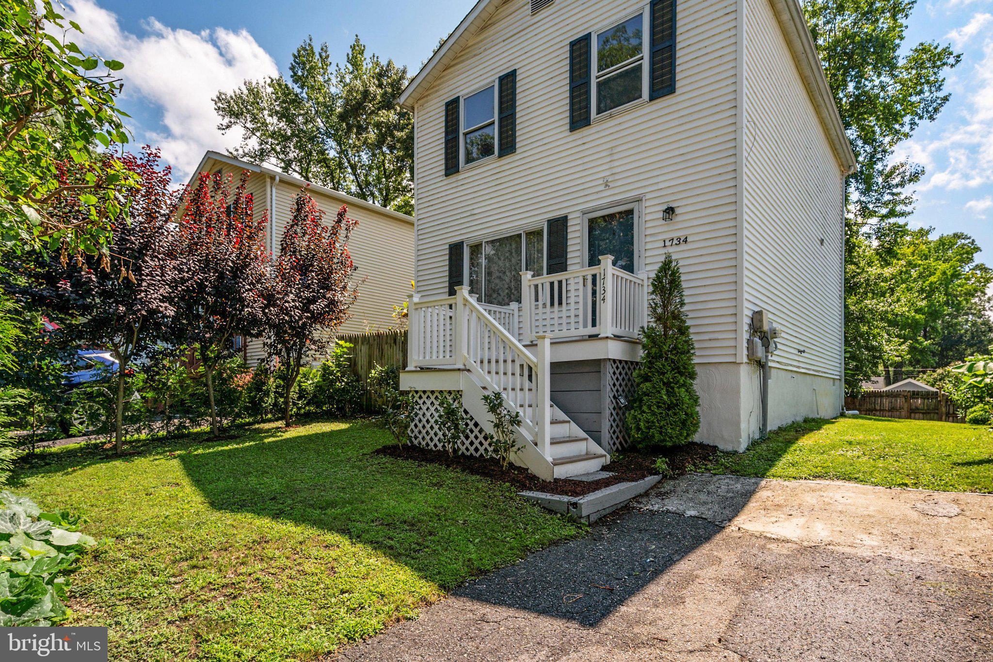 1734 Ridgely Road Edgewater, MD 21037 - Photo 27 of 33 Private front yard