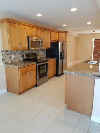 $3,300 | 2750 North 34th Avenue, Unit 9D, Hollywood, FL 33021