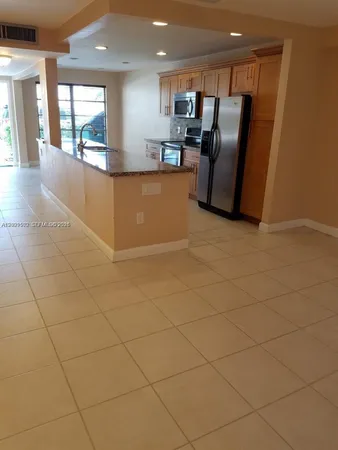 $3,300 | 2750 North 34th Avenue, Unit 9D, Hollywood, FL 33021