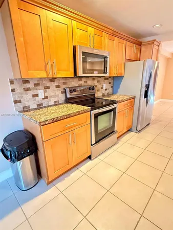 $3,300 | 2750 North 34th Avenue, Unit 9D, Hollywood, FL 33021