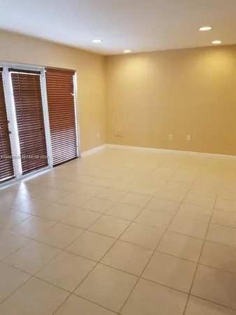 $3,300 | 2750 North 34th Avenue, Unit 9D, Hollywood, FL 33021