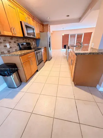 $3,300 | 2750 North 34th Avenue, Unit 9D, Hollywood, FL 33021