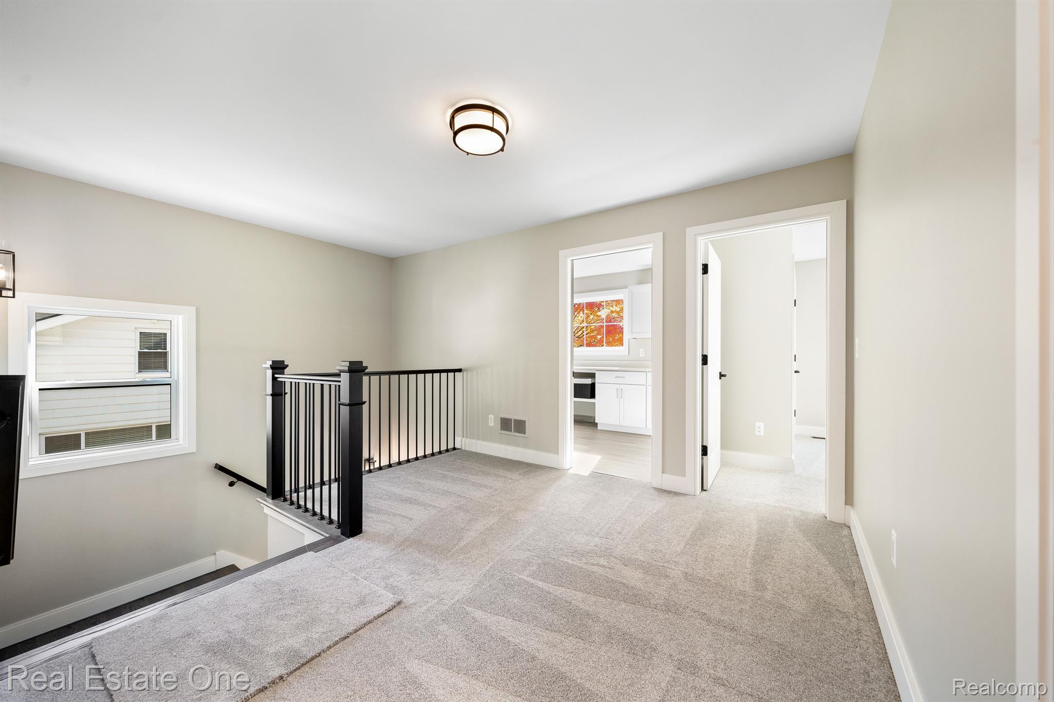 143 Woodside Road Royal Oak, MI 48073 - Photo 17 of 35 Upstairs hall