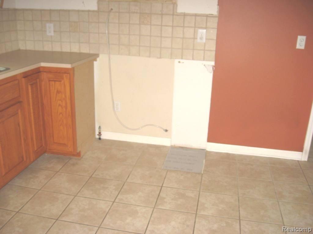 2598 Gerald Avenue Rochester, MI 48307 - Photo 4 of 18 Kit. 2.JPG