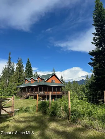 $879,000 | 845 Cougar Road, Naples, ID 83847