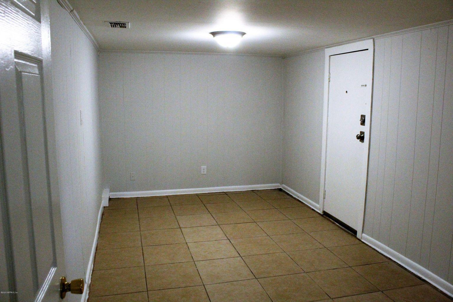 9268 11th Avenue Jacksonville, FL 32208 - Photo 12 of 15 9268 11th ave Interior5