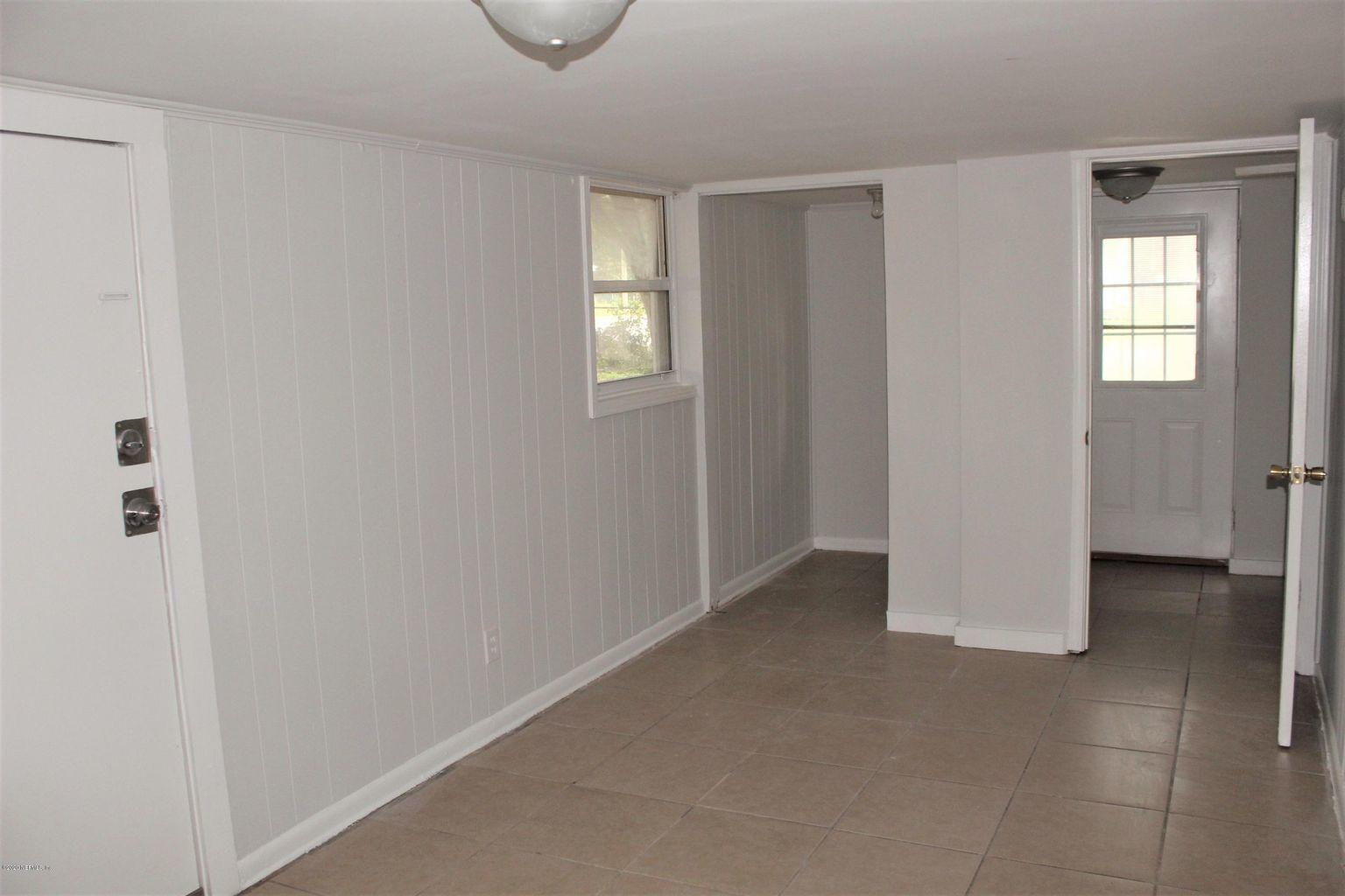 9268 11th Avenue Jacksonville, FL 32208 - Photo 13 of 15 9268 11th ave Interior6