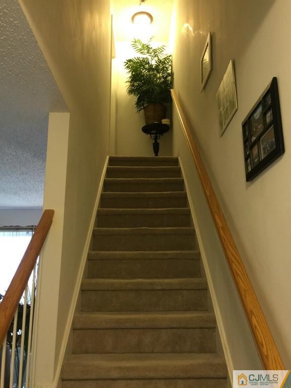 35 Inverness Drive Edison, NJ 08820 - Photo 12 of 15 a view of entryway and hall
