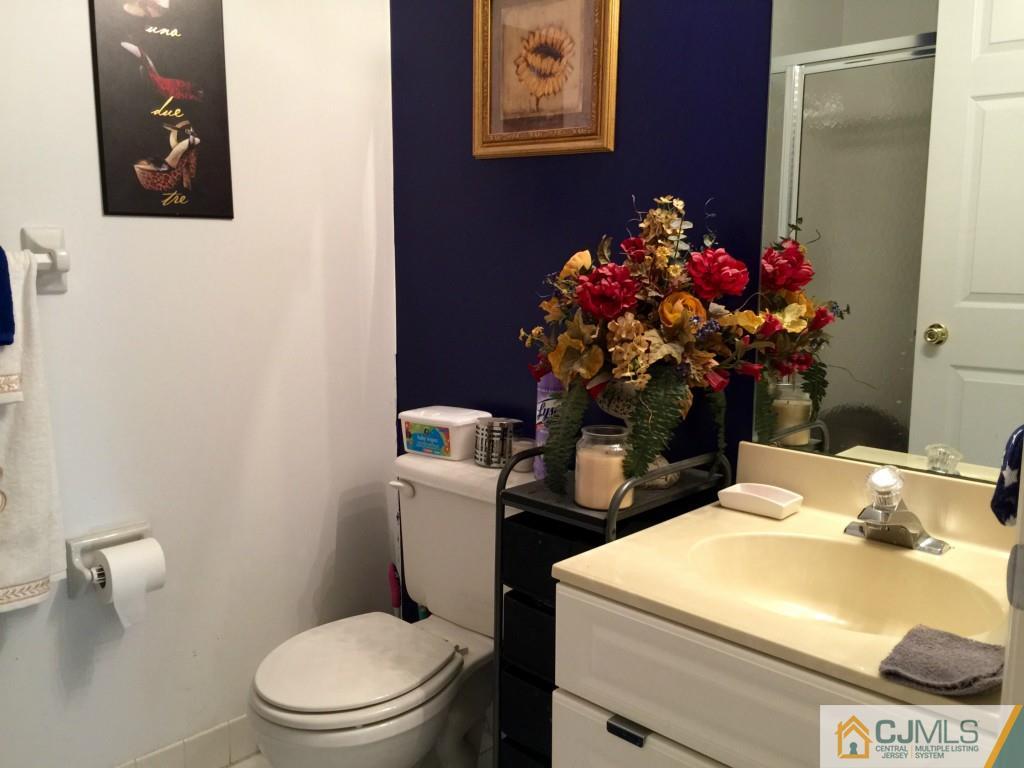 35 Inverness Drive Edison, NJ 08820 - Photo 5 of 15 a bathroom with a sink toilet and vanity