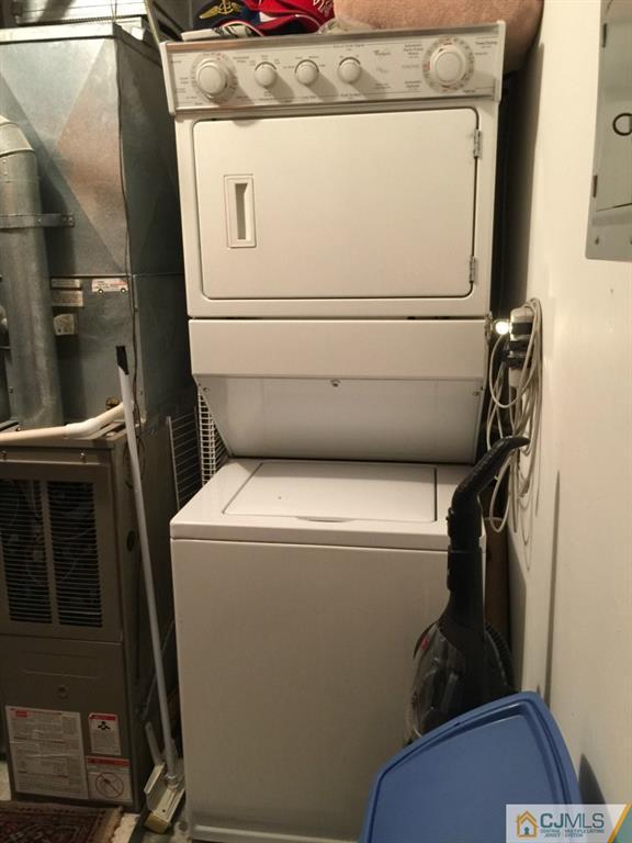 35 Inverness Drive Edison, NJ 08820 - Photo 10 of 15 a close up of a washer and dryer