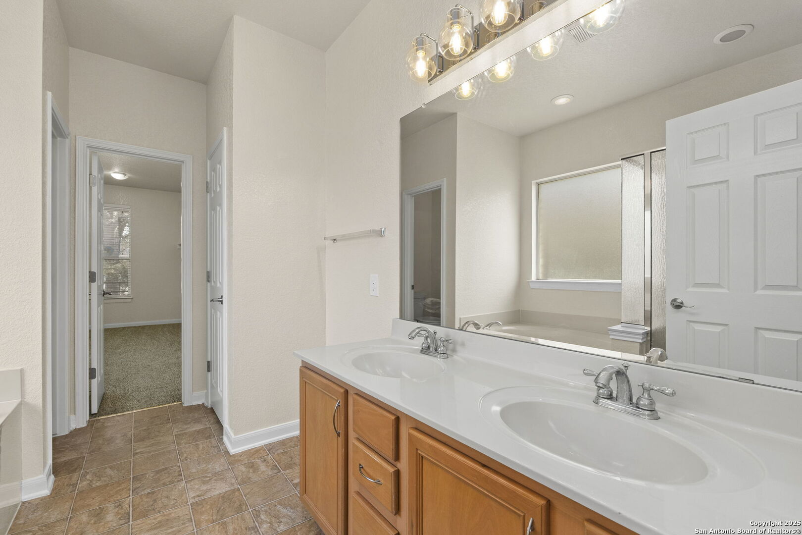 213 Springtree Parkway Cibolo, TX 78108 - Photo 22 of 33 a bathroom with double vanity sinks and a mirror