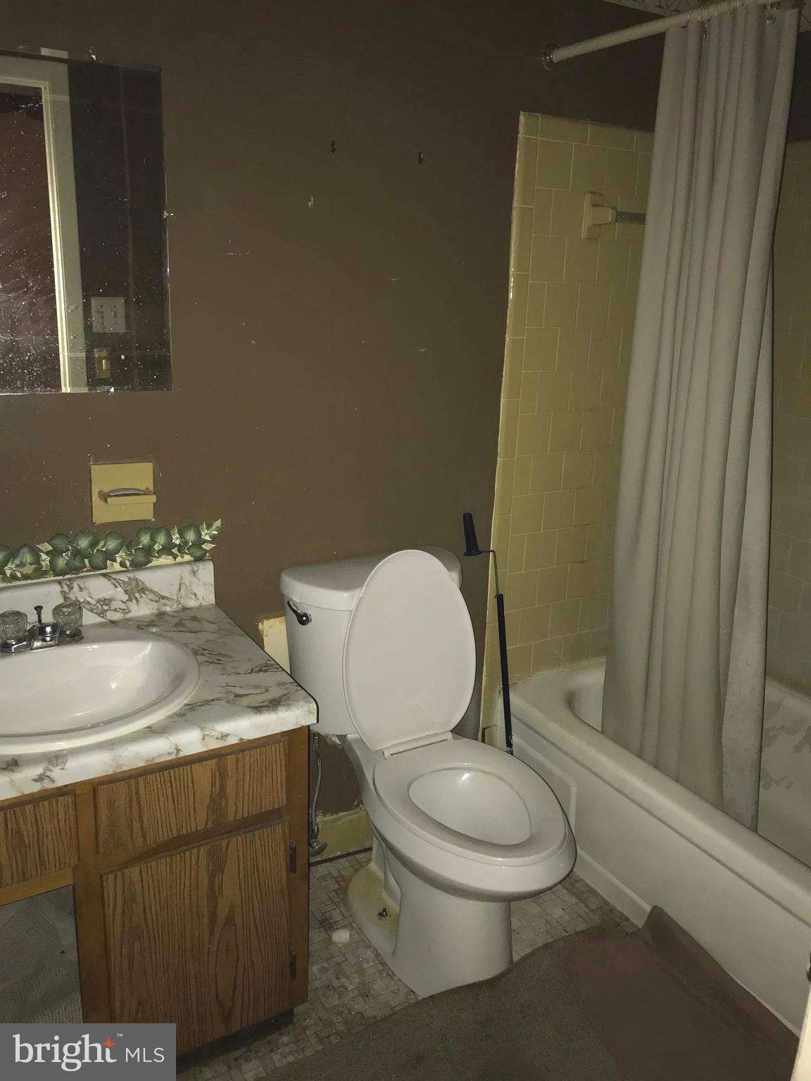 20 Lockett Court Baltimore, MD 21221 - Photo 19 of 31 Full Bath (upper level)
