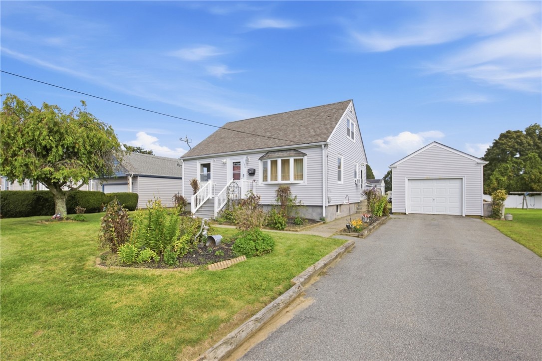 136 Durfee Road Tiverton, RI 02878 - Photo 2 of 39 Gallery Image 2