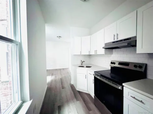 $3,500 | 1688 Gates Avenue, Unit 1L | Ridgewood