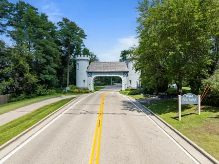 $825,000 | 860 Trails End Drive, Fontana, WI 53125