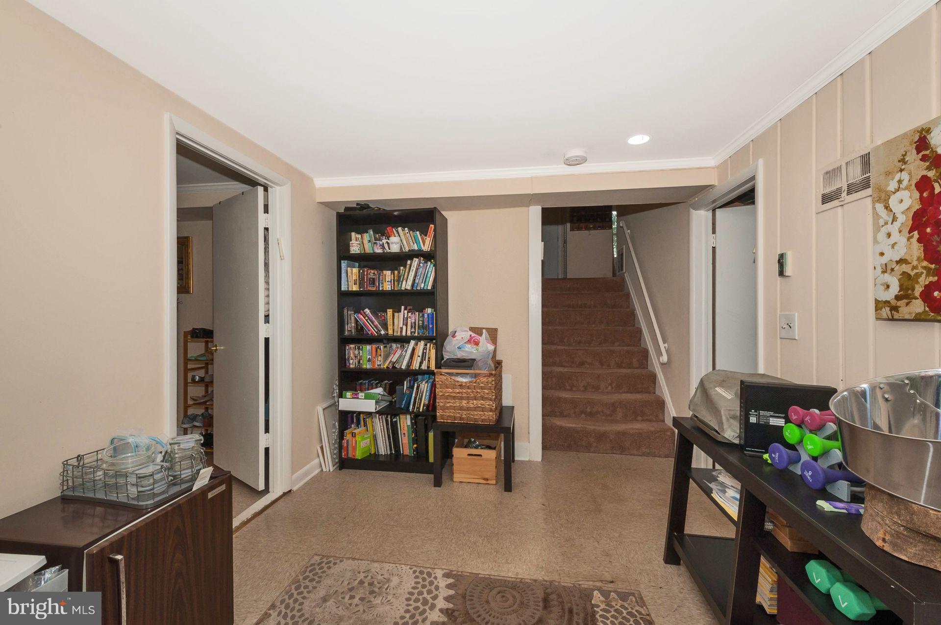 6811 Maurleen Road Baltimore, MD 21209 - Photo 18 of 28 Family Room / Office Area