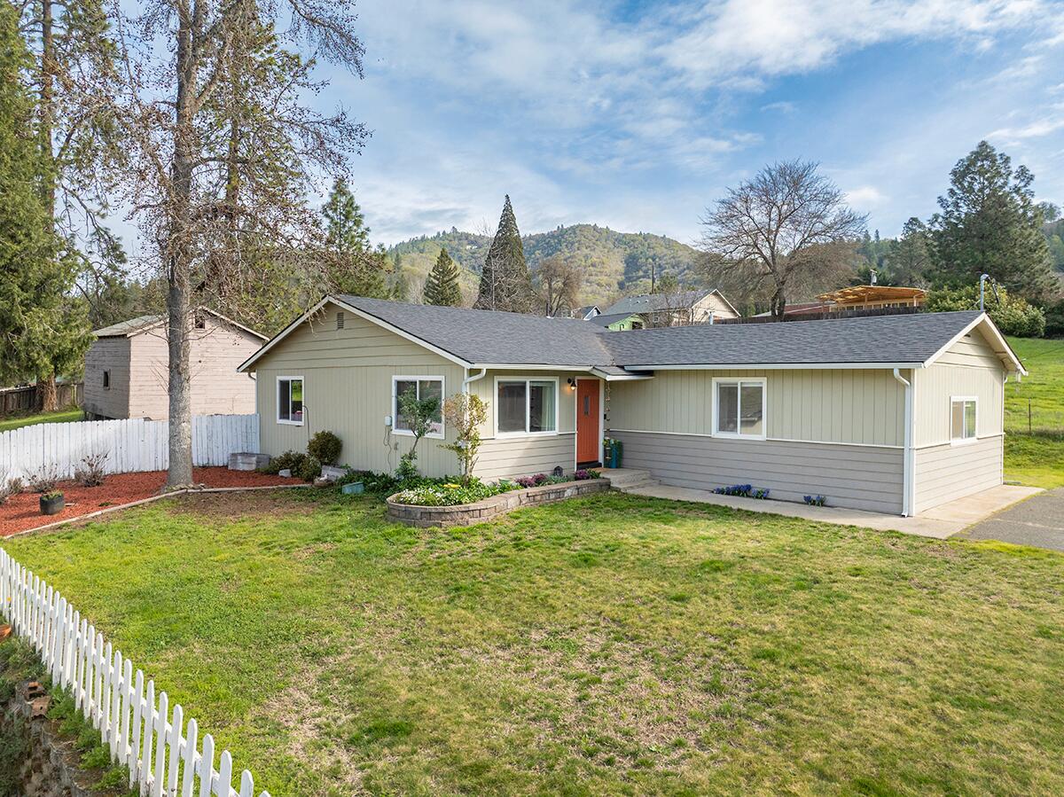 114 Short Street Rogue River, OR 97537 - Photo 2 of 36 114 Short St