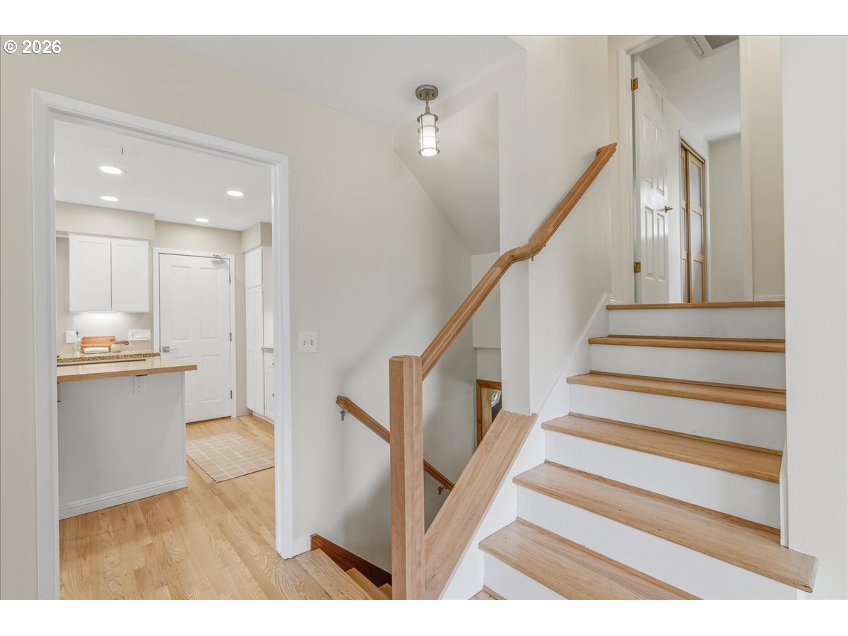 3130 Southwest 116th Avenue Beaverton, OR 97005 - Photo 23 of 44 a view of entryway and hall