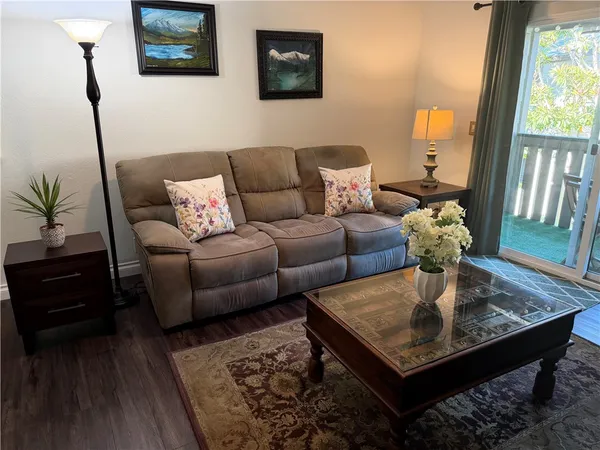 $536,400 | 20702 El Toro Lake, Unit 82, Lake Forest, CA 92630